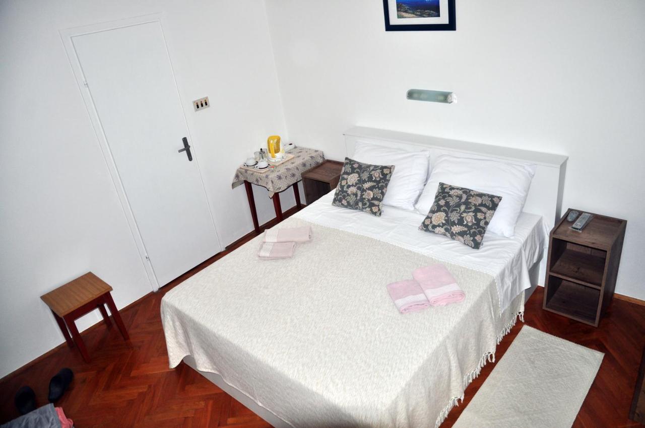 Rose Rooms At Island Of Rab Banjol Buitenkant foto